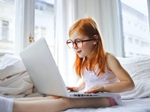 Как да намалим последствията върху детските очи от прекомерно прекараното време пред екран